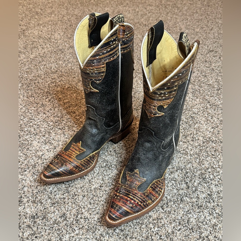 Justin Boots Tan and Black Cowboy Boots
